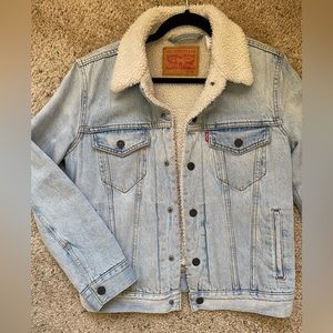 Levi’s Sherpa jacket XS fits like S/M
